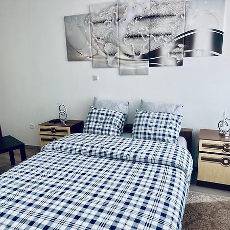 Chambre Et Sdd Privees Dans Une Maison Partagee Avec Des Residents Mons  Exterior foto
